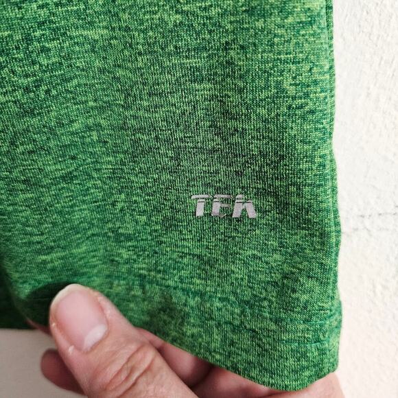 Boy's Tek Gear Short Sleeve T-Shirt Performance Drytek Medium 10-12 Green - Picture 5 of 5